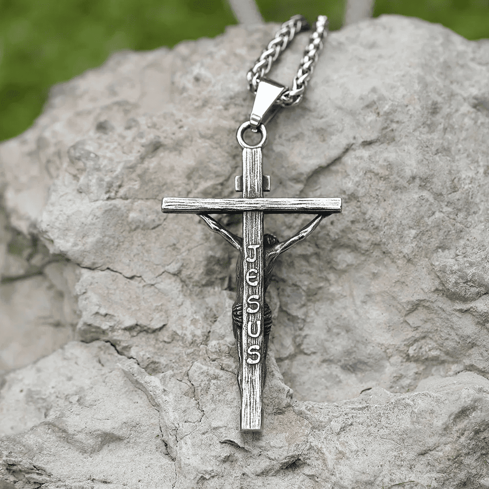 Collar Cruz de Redención Inquebrantable