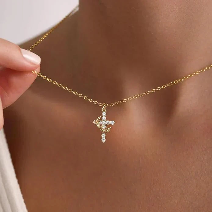 Collar Cruz & Corona – Elegancia y Propósito - Compra 1 y llévate 2
